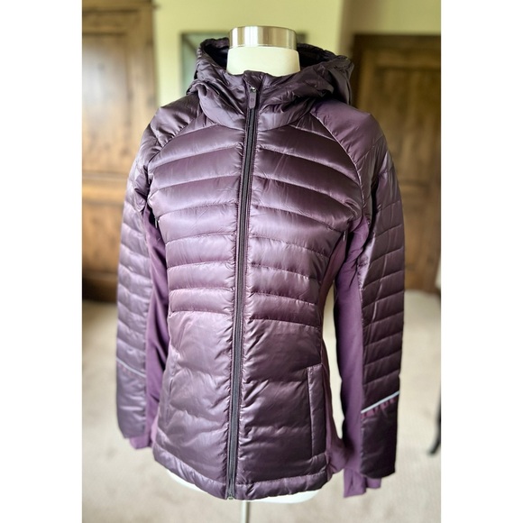 Lululemon Down for a Run Jacket in Black Cherry - Picture 3 of 9
